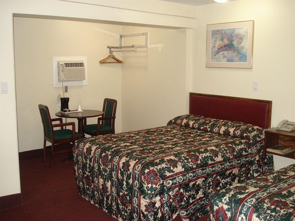 Lincoln Motel Sturgeon Falls ภายนอก รูปภาพ