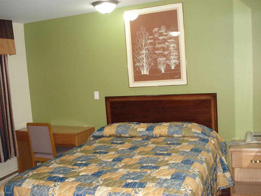 Lincoln Motel Sturgeon Falls ภายนอก รูปภาพ