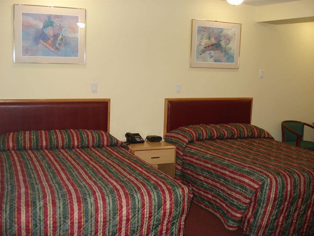 Lincoln Motel Sturgeon Falls ภายนอก รูปภาพ