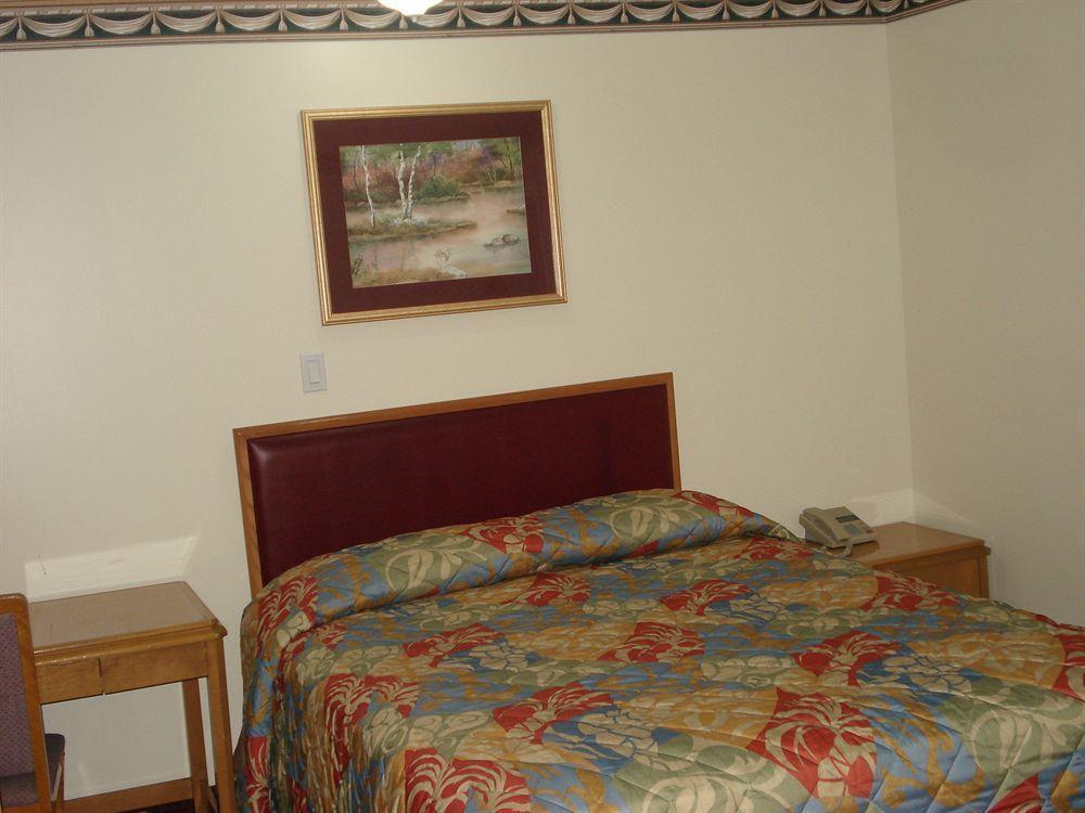 Lincoln Motel Sturgeon Falls ภายนอก รูปภาพ