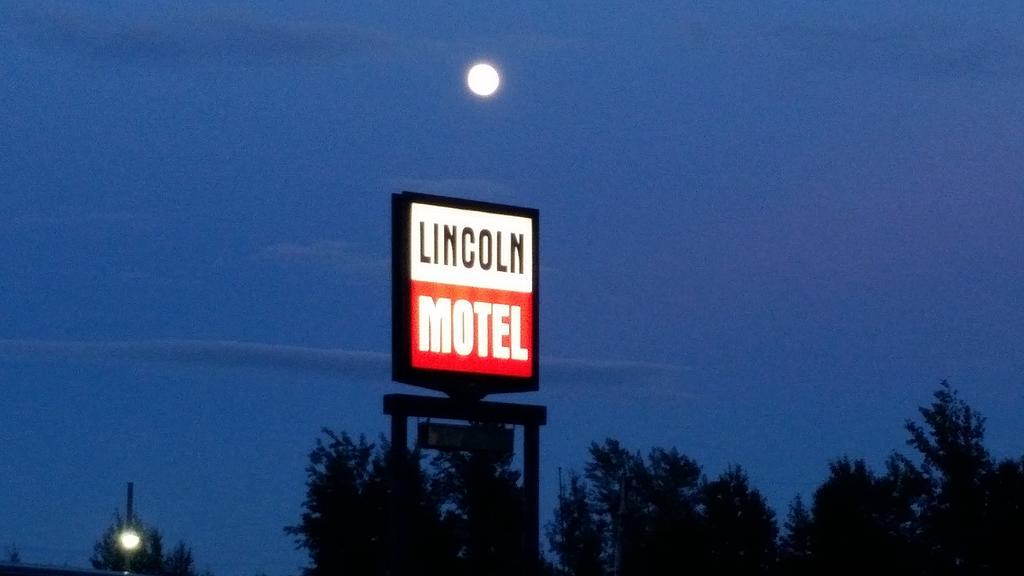 Lincoln Motel Sturgeon Falls ภายนอก รูปภาพ