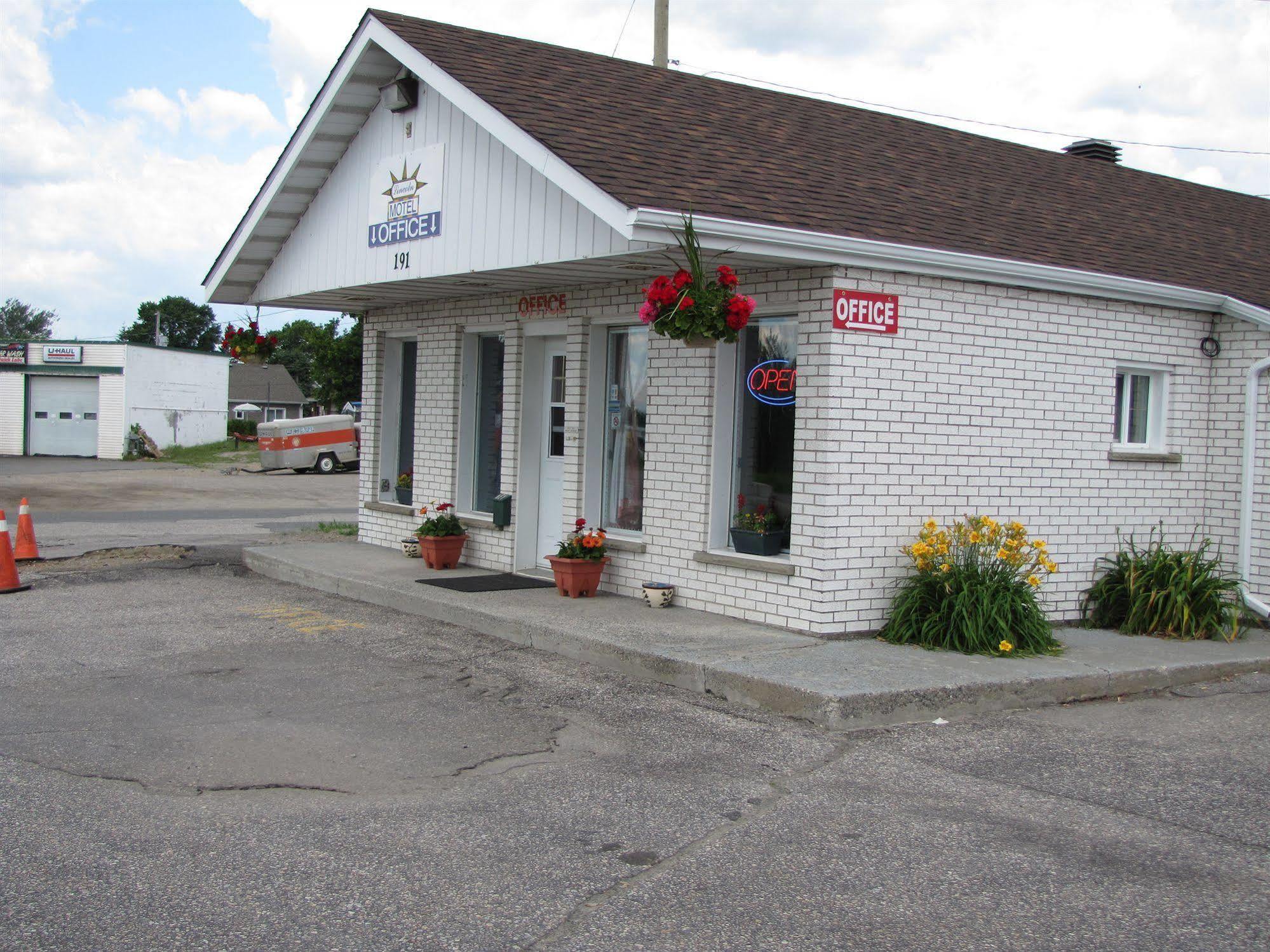 Lincoln Motel Sturgeon Falls ภายนอก รูปภาพ
