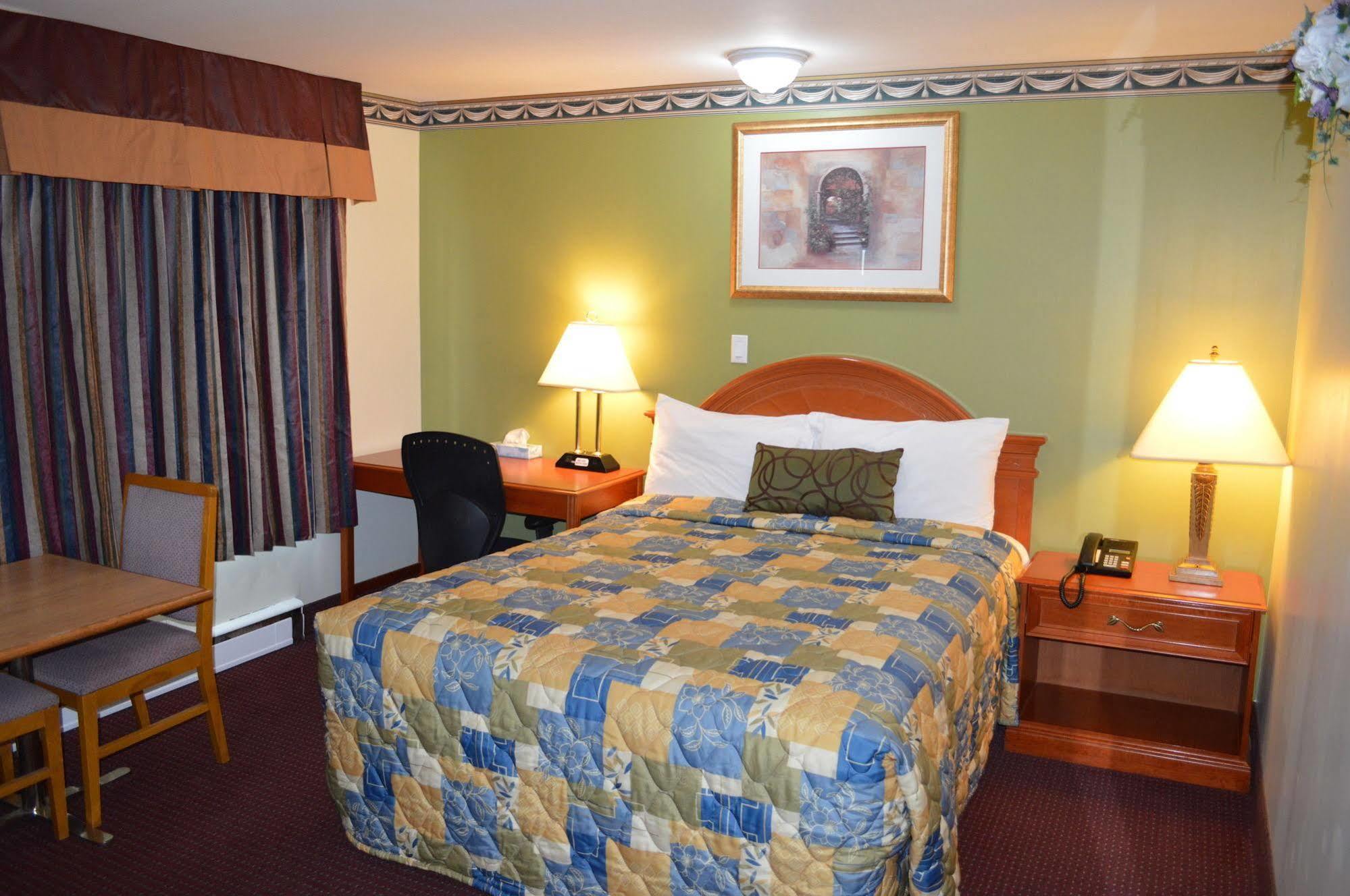 Lincoln Motel Sturgeon Falls ภายนอก รูปภาพ