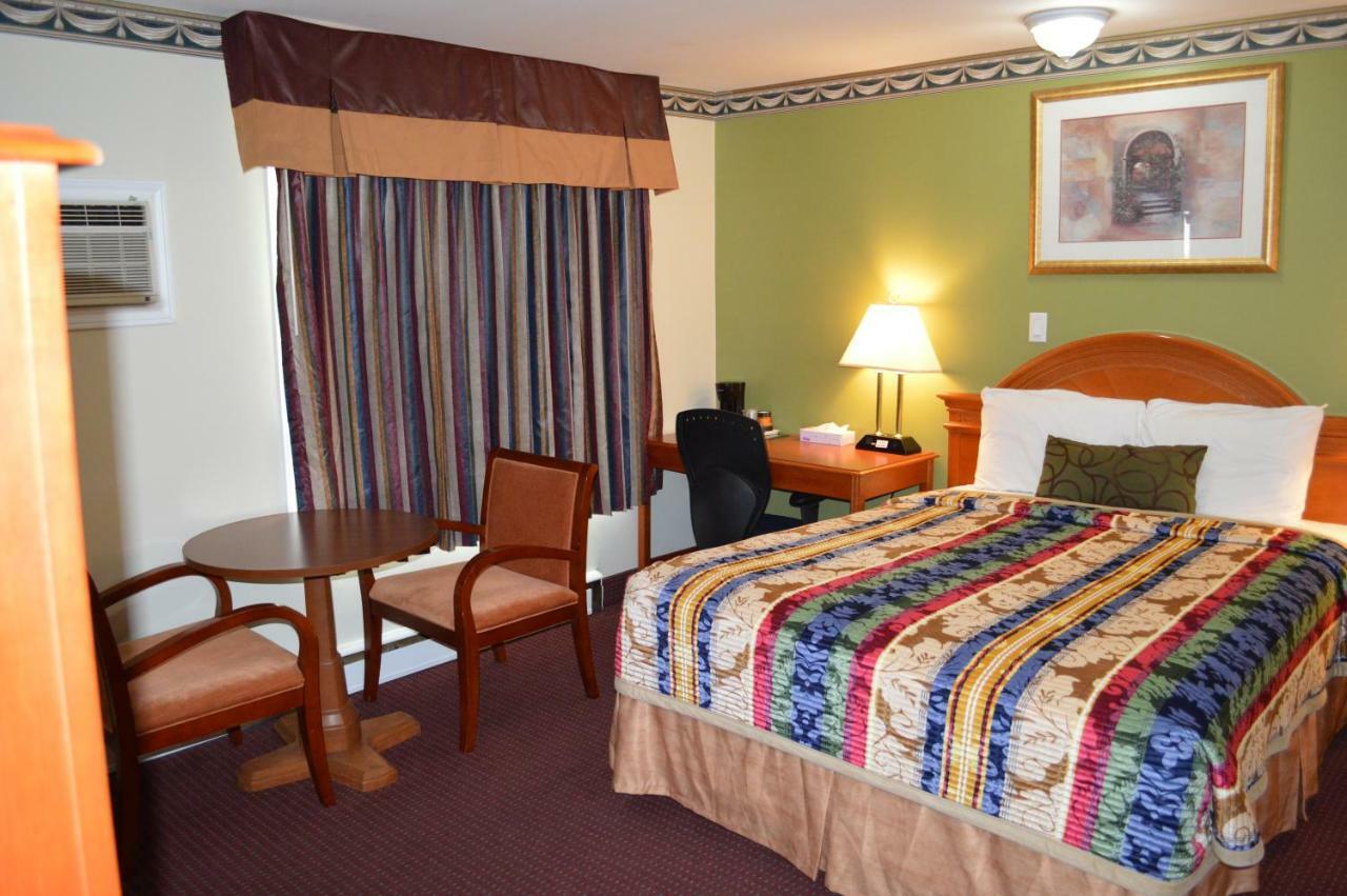 Lincoln Motel Sturgeon Falls ภายนอก รูปภาพ
