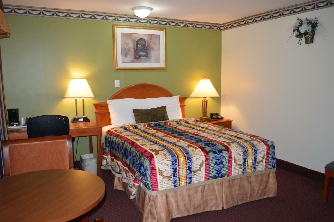 Lincoln Motel Sturgeon Falls ภายนอก รูปภาพ