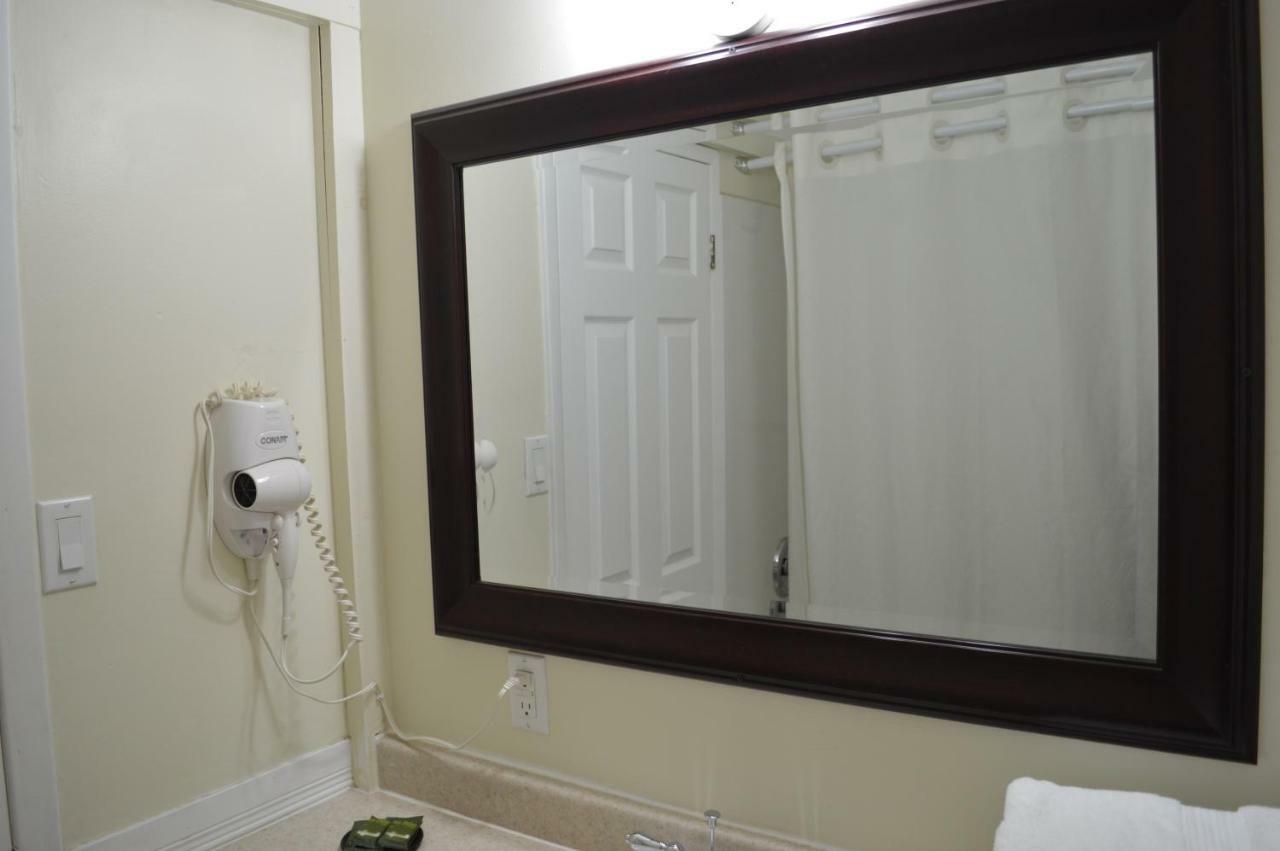 Lincoln Motel Sturgeon Falls ภายนอก รูปภาพ