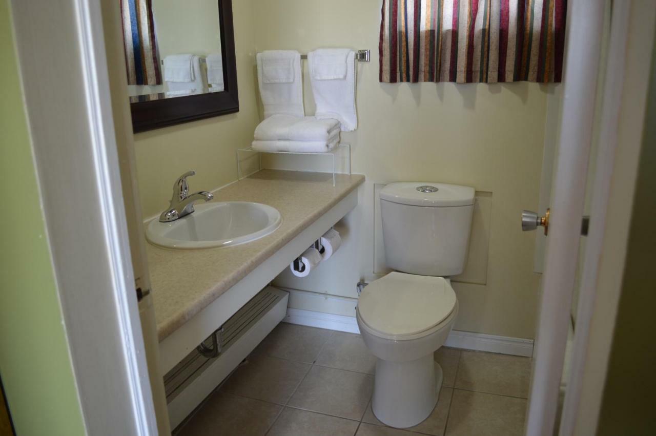 Lincoln Motel Sturgeon Falls ภายนอก รูปภาพ