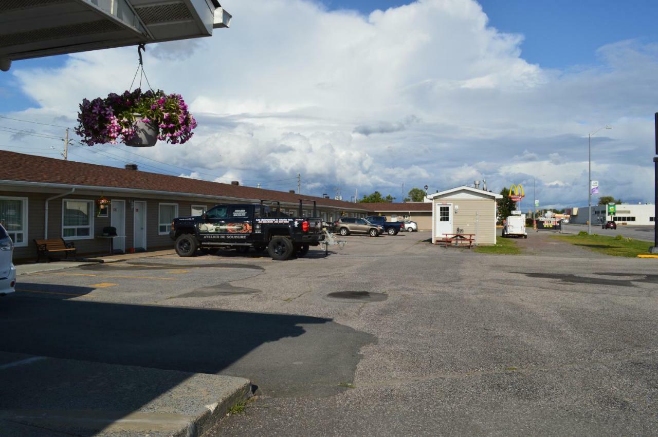 Lincoln Motel Sturgeon Falls ภายนอก รูปภาพ